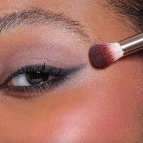 Wander Beauty In Neutral Palette - Picture 5 of 5